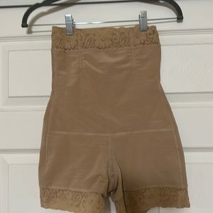 Chic curve pull on faja shaper